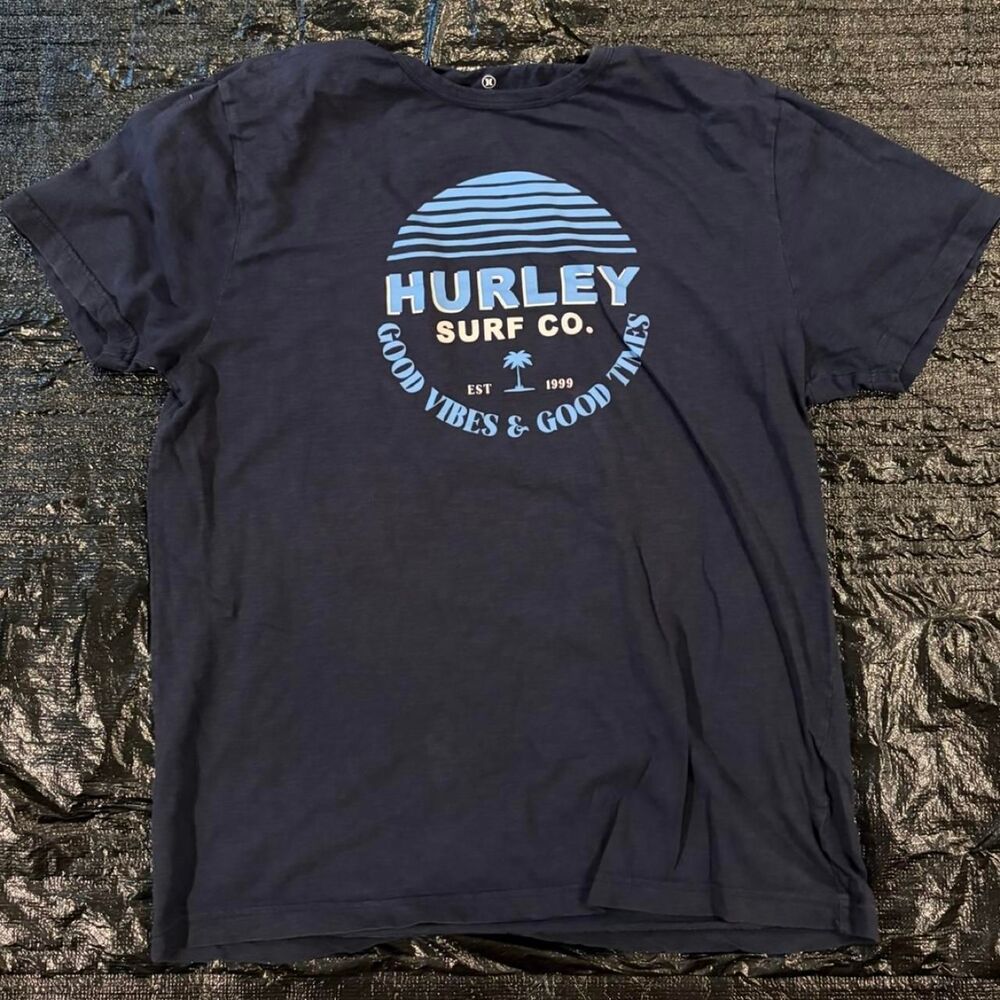 Hurley Men's Navy and Blue T-shirt